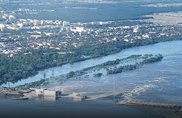 Plūdi, ko izraisījusi okupantu nežēlība Kahkovas hidroelektrostacijā, Ukrainā. Foto: AFP/Scanpix