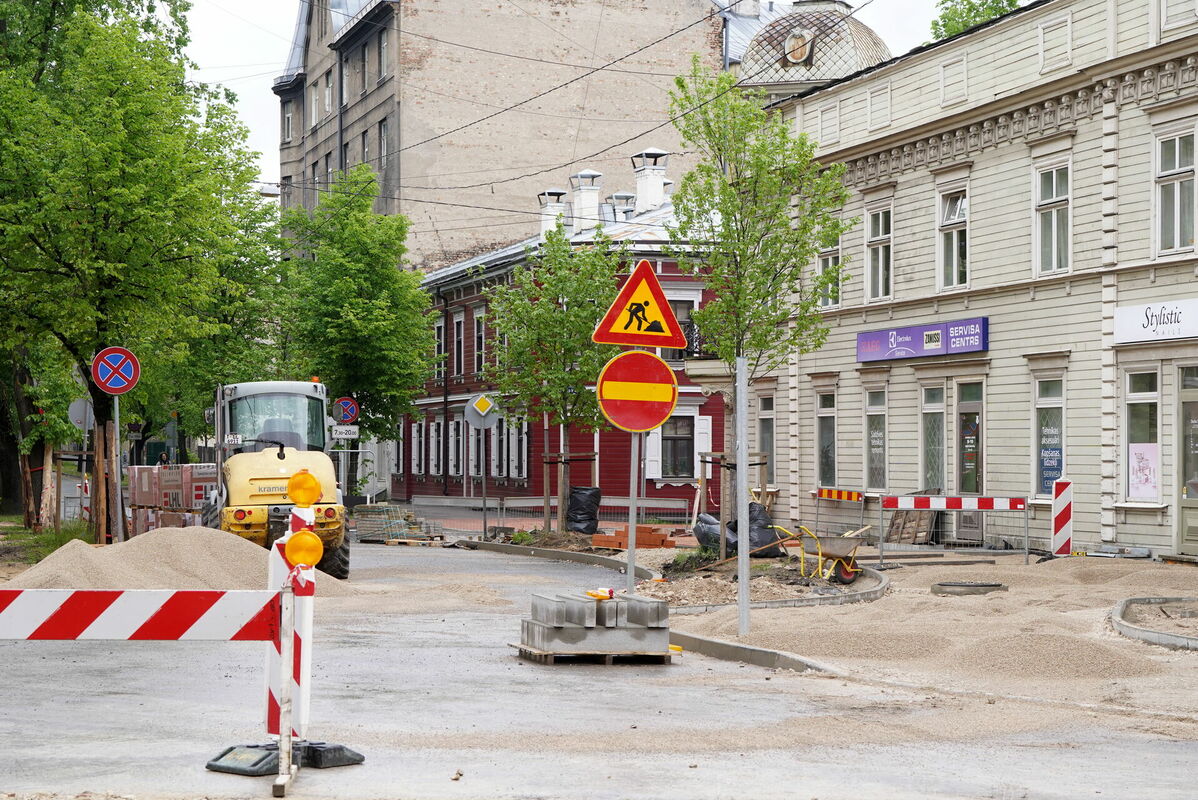 Remontdarbi Lienes ielā. Foto: Paula Čurkste/LETA