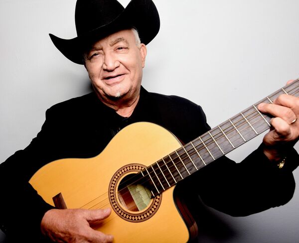 ELIADES OCHOA, publicitātes foto