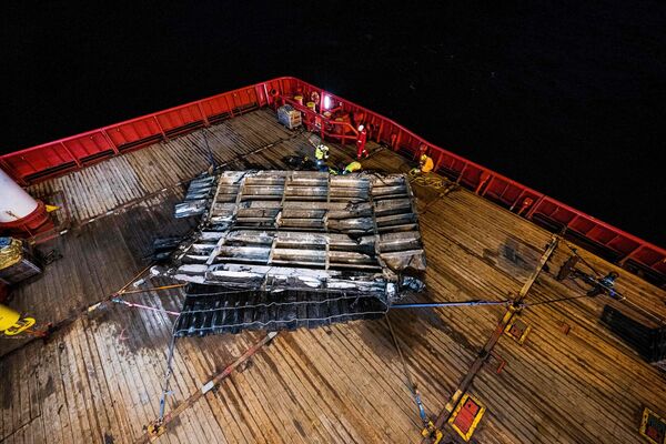 Izceltā prāmja "Estonia" priekšgala rampa. Foto: AFP/Scanpix