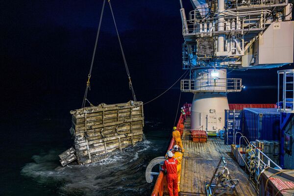 Izceltā prāmja "Estonia" priekšgala rampa. Foto: AFP/Scanpix