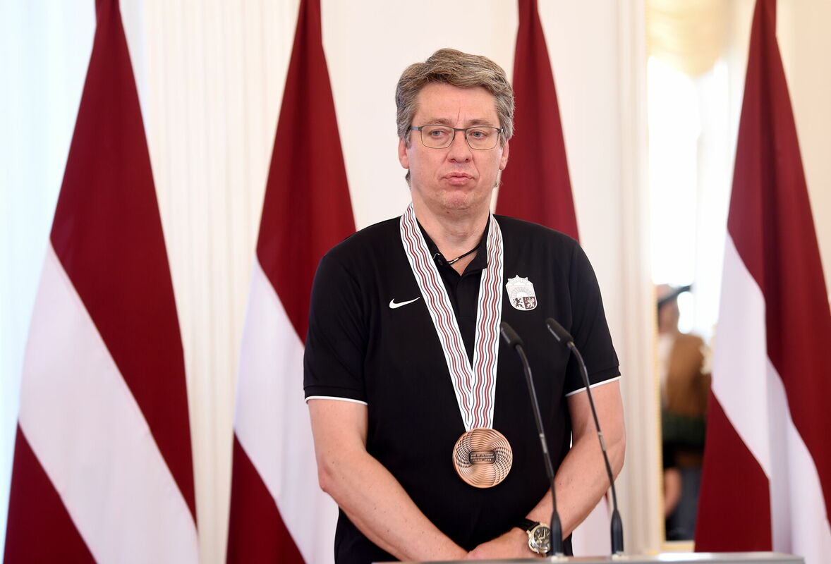 Harijs Vītoliņš vēl divus gadus turpinās trenēt Latvijas vīriešu hokeja