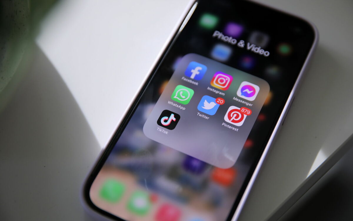 Sociālie tīkli telefonā Foto: LETA