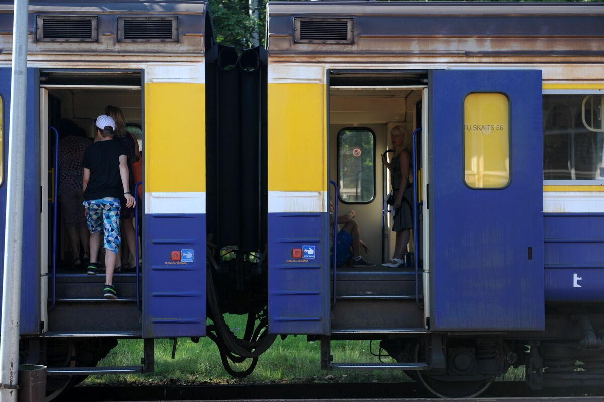 Pasažieru vilciens. Foto: Ieva Lūka/LETA