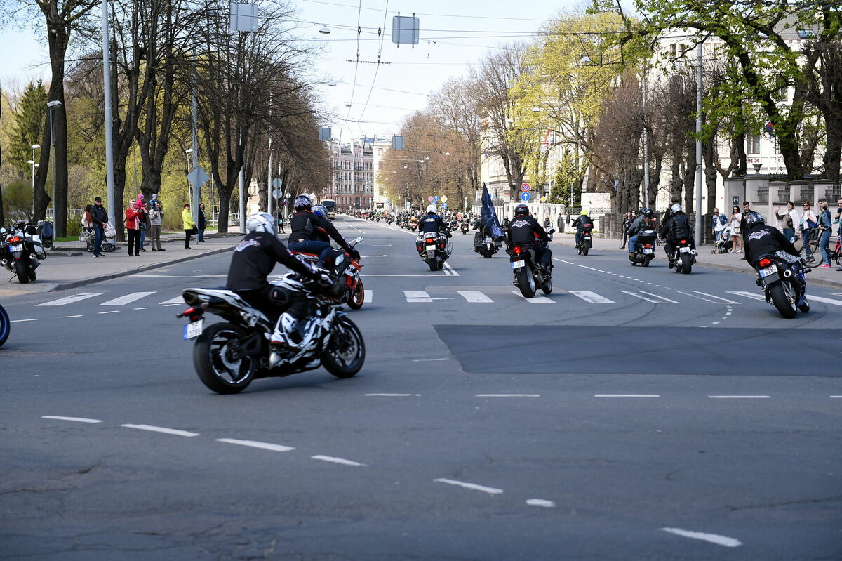 Motociklisti. FOTO: LETA © Edijs Pālens