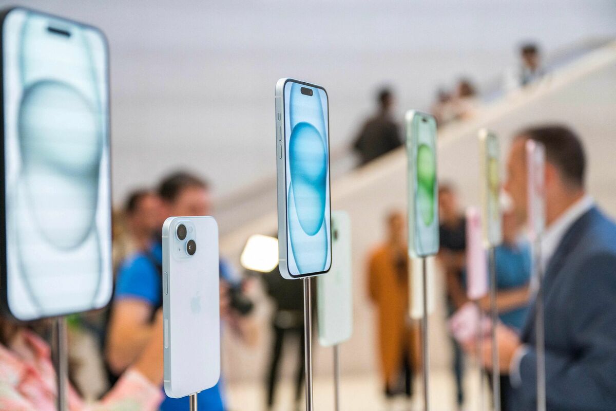 Jaunie “iPhone” modeļi. Foto: Nic Coury / AFP