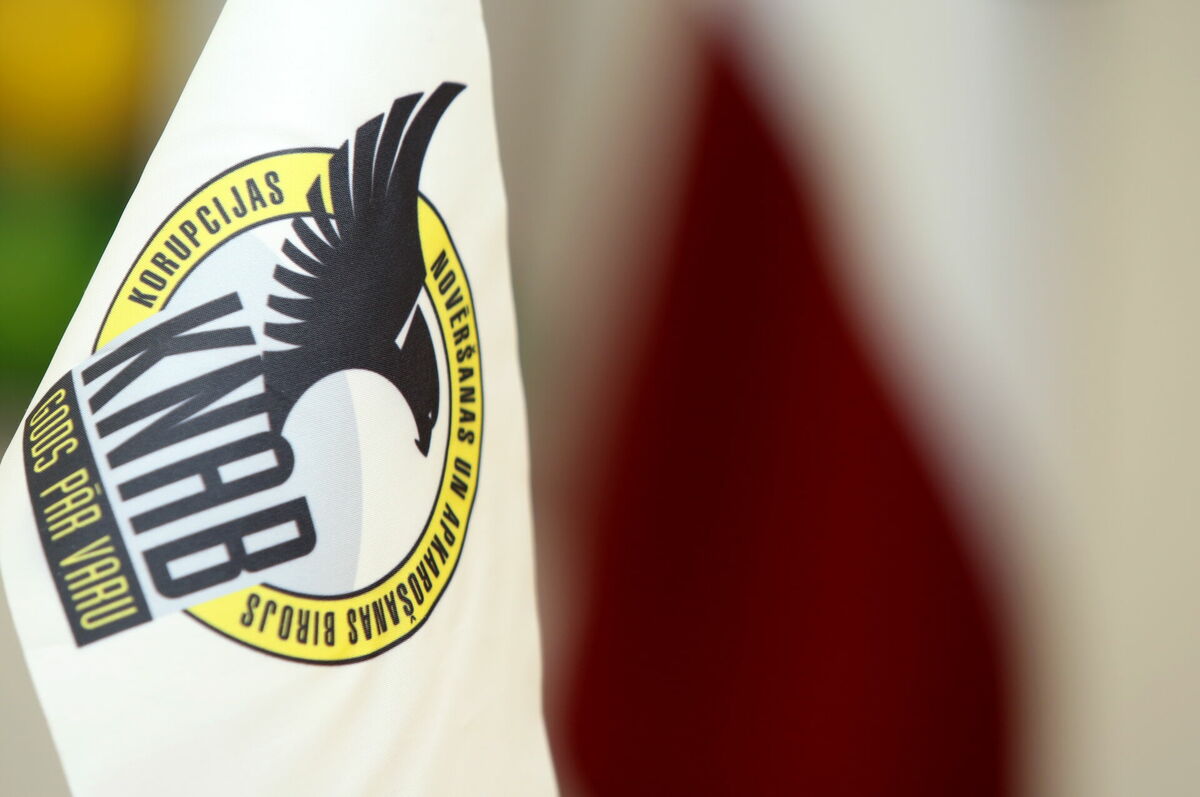Korupcijas novēršanas un apkarošanas biroja simbols. Foto: Edijs Pālens/LETA