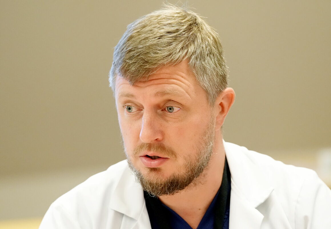 Paula Stradiņa klīniskās universitātes slimnīcas Neatliekamās medicīnas centra vadītājs Roberts Fūrmanis. Foto: Edijs Pālens / LETA