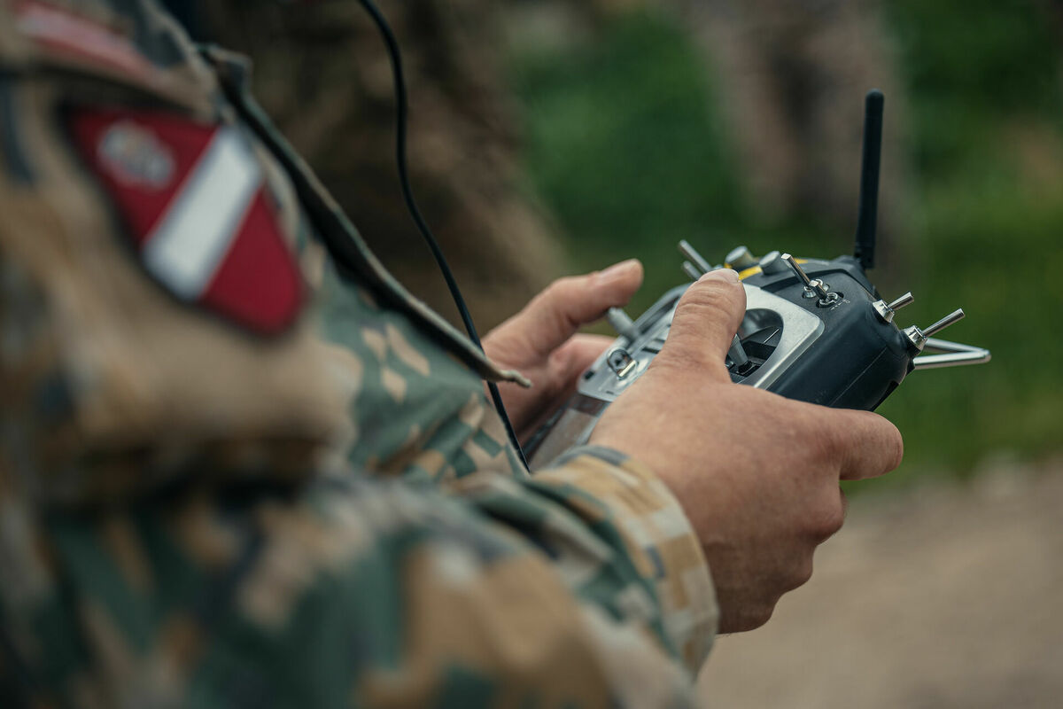 Militārajā poligonā “Mežaine” norisinās mikro līmeņa bezpilota lidaparātu apmācības kurss. Foto: srž. Ēriks Kukutis, Aizsardzības ministrija