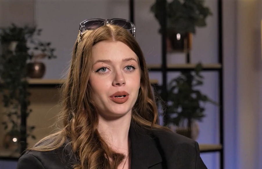 Elīna Pakalne, 1188 Play ekrānšāviņš