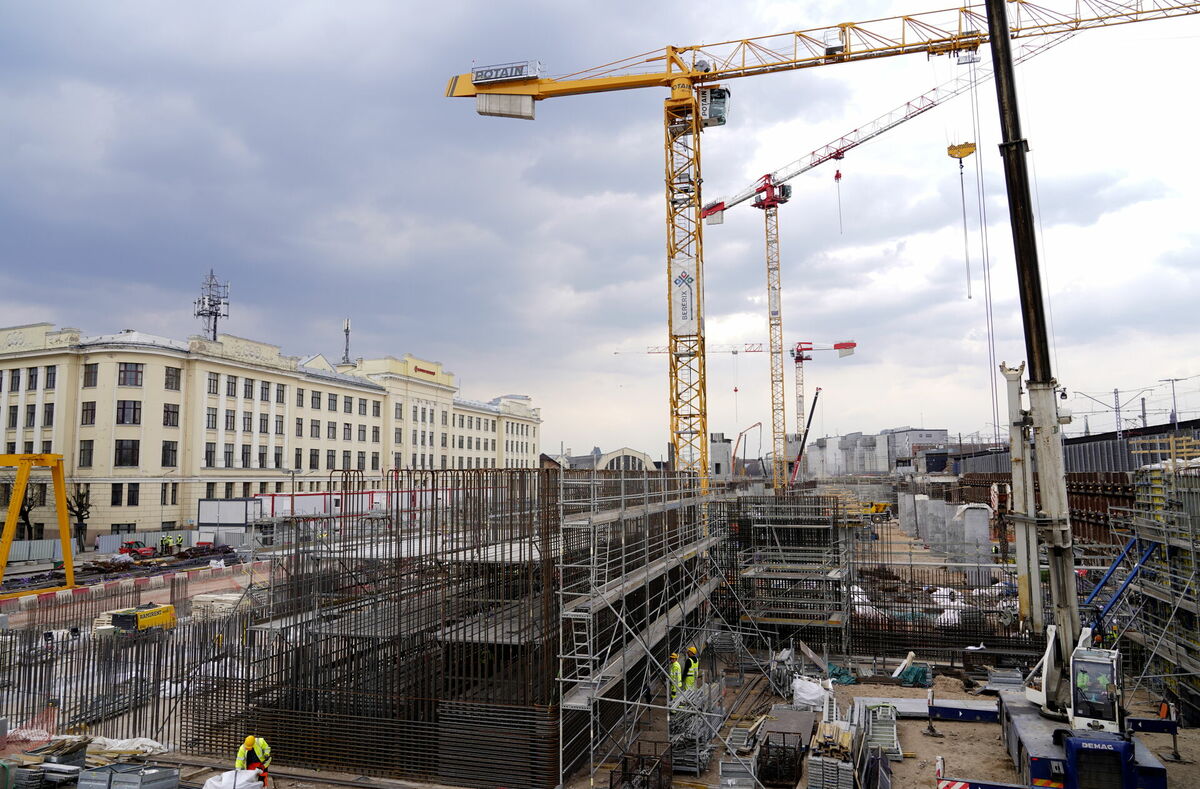 "Rail Baltica" būvlaukums pie Centrālās dzelzceļa stacijas. Foto: Zane Bitere/LETA