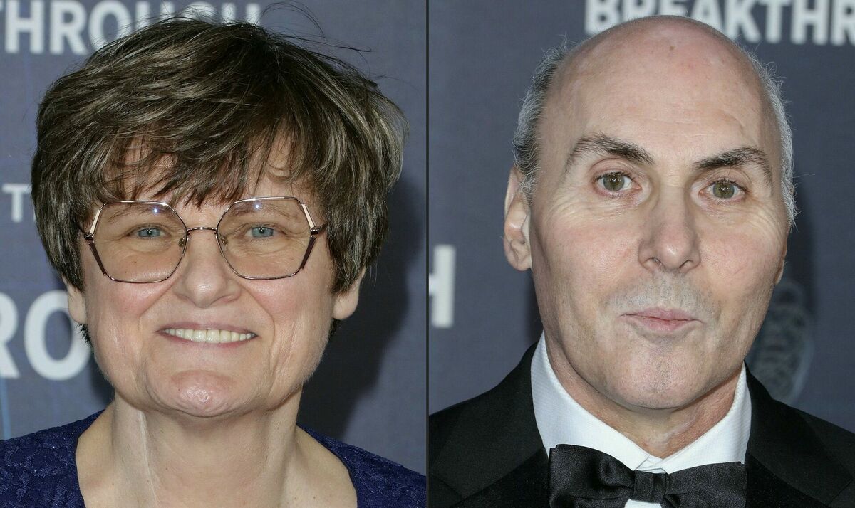 Katalina Kariko un Drū Veismans. Foto: Juan Pablo Rico / AFP