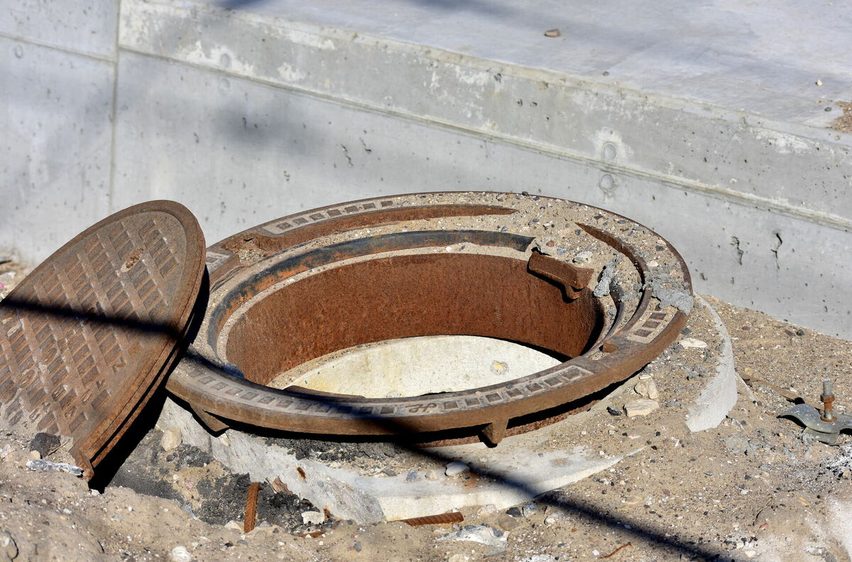 Kanalizācijas lūka. Foto: Īriss Sviklis/LETA