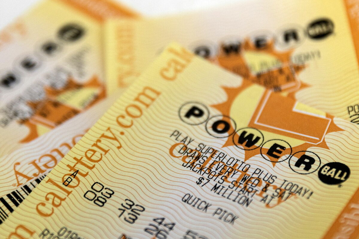 "Powerball" loterijas biļete. Foto: EPA/ETIENNE LAURENT