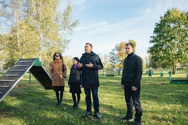 Suņu laukums Lucavsalā. Foto: Rīgas dome