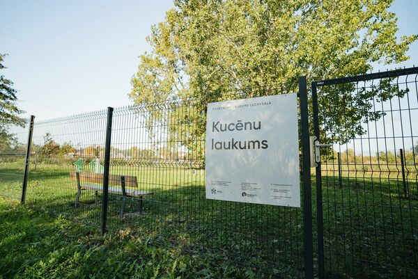 Suņu laukums Lucavsalā. Foto: Rīgas dome