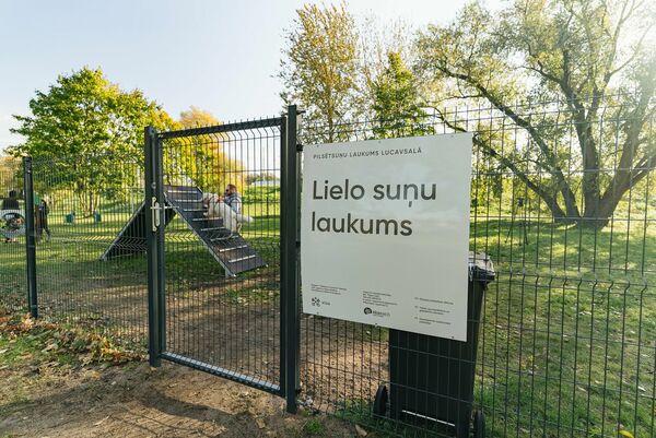 Suņu laukums Lucavsalā. Foto: Rīgas dome