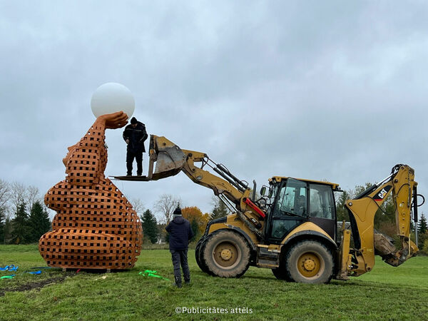 Vides objekti "Oduma meitys" – "Ādama meitas".  Foto: Publicitātes foto