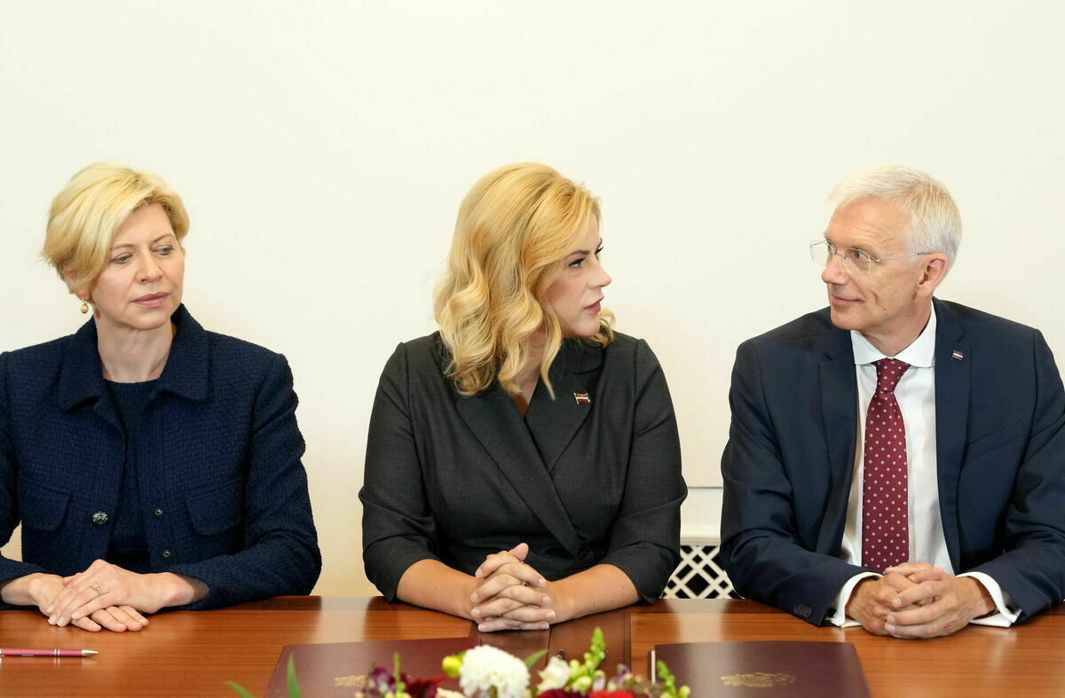 "Jaunās vienotības" pārstāvji Anda Čakša, Evika Siliņa un Krišjānis Kariņš. Foto: LETA