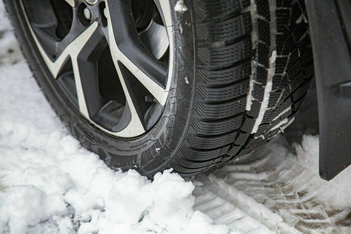 Automašīnas ritenis. Foto: Edijs Pālens/LETA