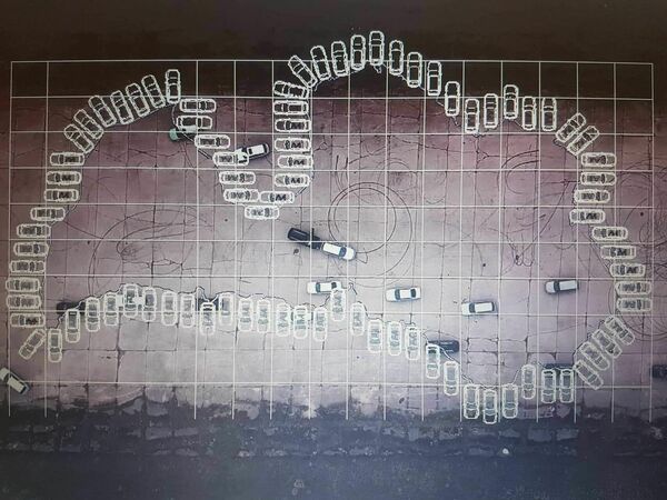 Latvijas kontūra no 99 Audi automašīnām. Foto: audilatvija.lv