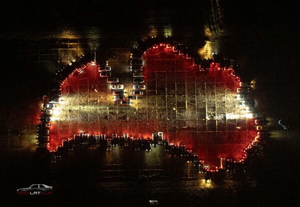 Latvijas kontūra no 99 Audi automašīnām. Foto: audilatvija.lv