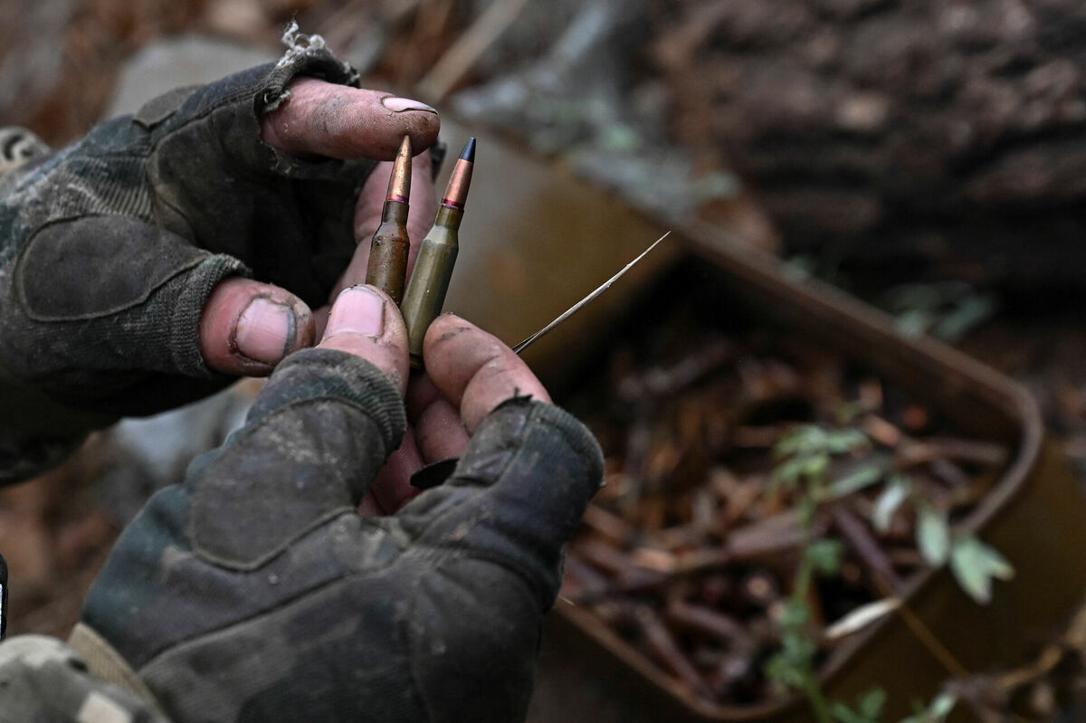 US Artillery Shells Supply to Ukraine Decreased Amid Israel-Hamas Conflict, Says High-Ranking Source