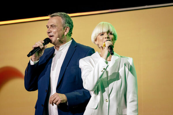 Andris Baltacis un Samanta Tīna muzikālajā lielšovā "Paaudžu duelis" Foto: 360TV