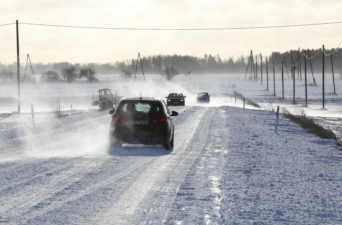 Ceļš ziemā. Foto: Evija Trifanova/LETA