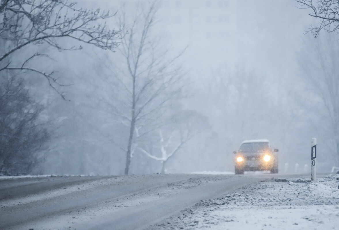Autoceļš ziemā. Foto: Līga Gredzena/LETA
