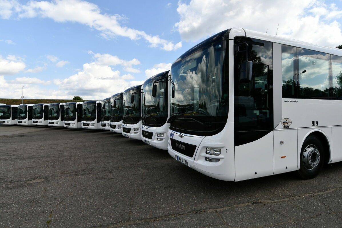 Autobusi. Foto: Ivars Soikāns/LETA
