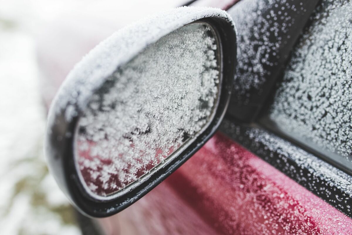 Automašīna ziemā. Foto: Pexels