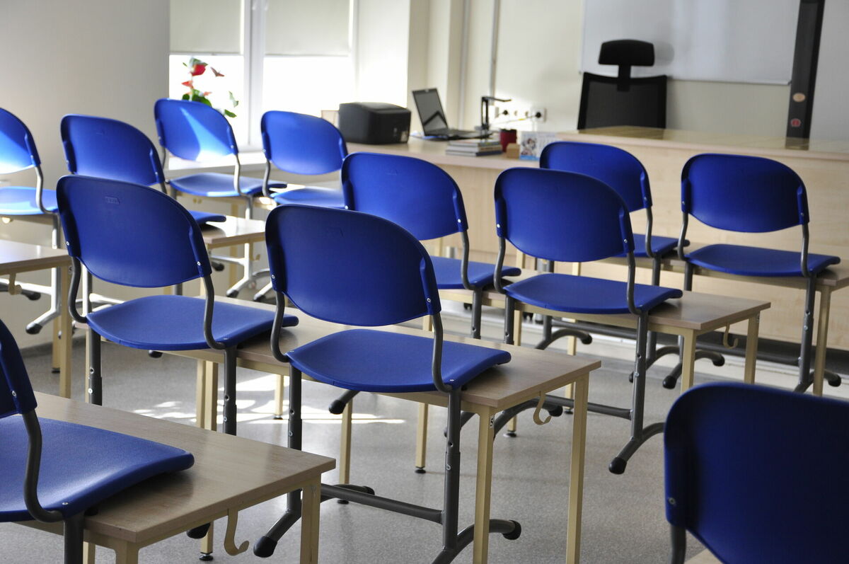 Tukša mācību klase Daugavpils Valsts ģimnāzijā. Foto: Ivars Soikāns/LETA