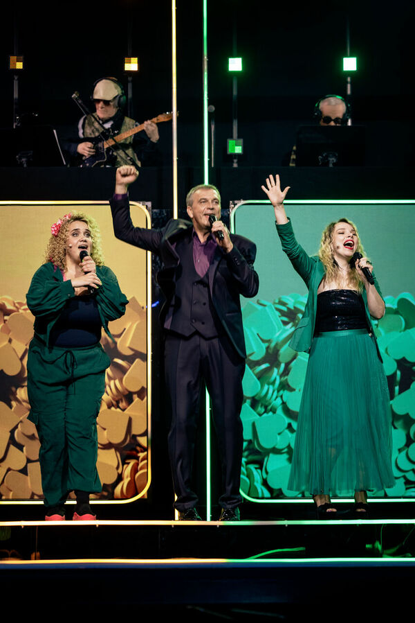 Katrīna Dimanta, Andris Baltacis un Ieva Sutugova muzikālajā lielšovā "Paaudžu duelis" Foto: 360TV / Lauris Vīksne