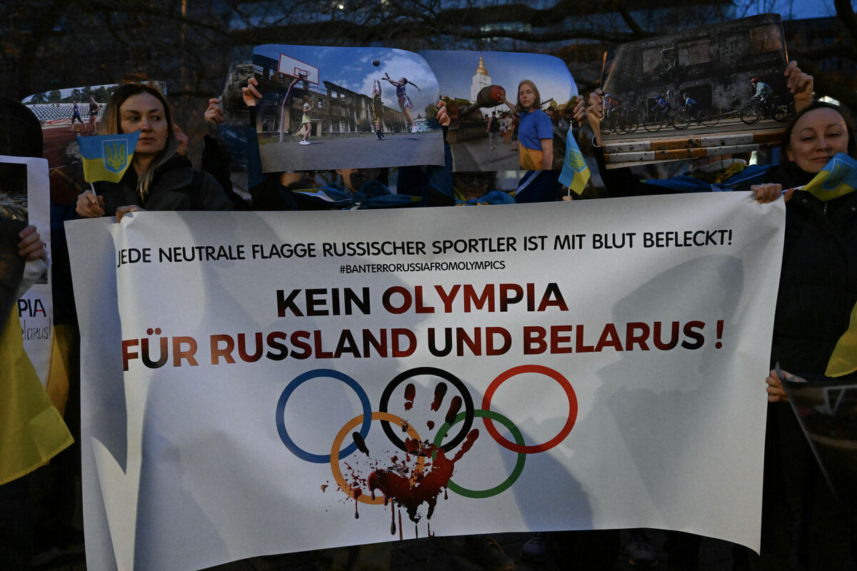 Protests pret krievu un baltkrievu pielaišanu olimpiskajām spēlēm. Foto: REUTERS/Jana Rodenbusch/Scanpix