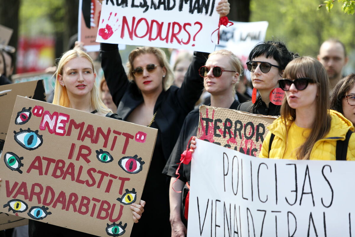 Pie Ministru kabineta aprīlī notika pikets "Nāves iemesls: sieviete" saistībā ar sievietes slepkavību Jēkabpilī. Foto: Ieva Leiniša/LETA