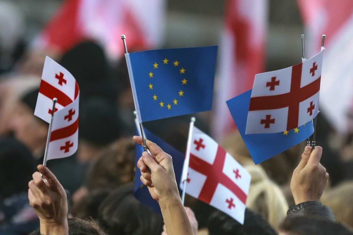 Gruzijas un Eiropas savienības karodziņi. Foto: AP Photo/Zurab Tsertsadze/Scanpix