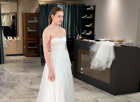 Elīna Pakalne izvēlas savu kāzu dienas kleitu Foto: STV Pirmā!