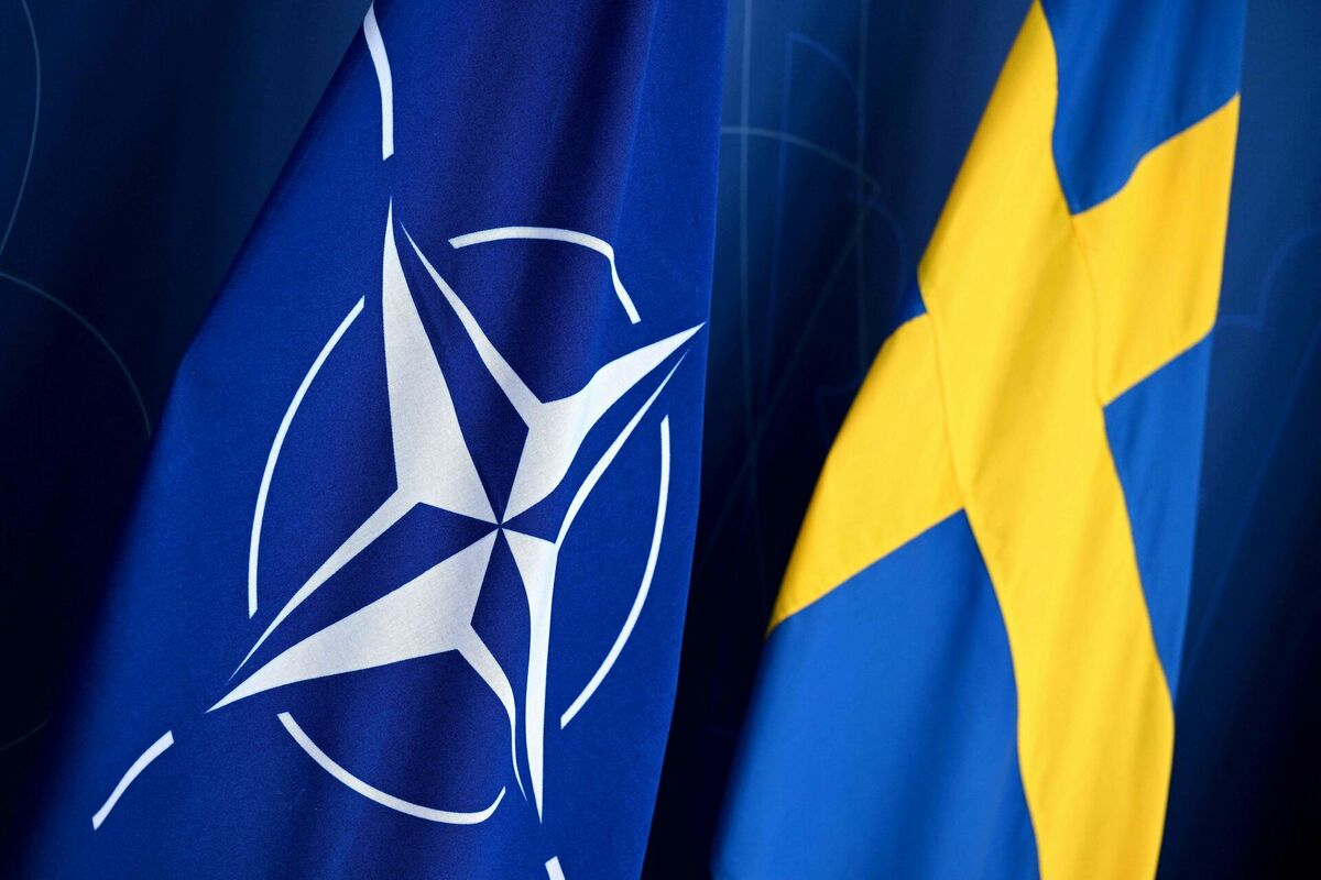 NATO un Zviedrijas karogi. Foto: Jonathan NACKSTRAND / AFP