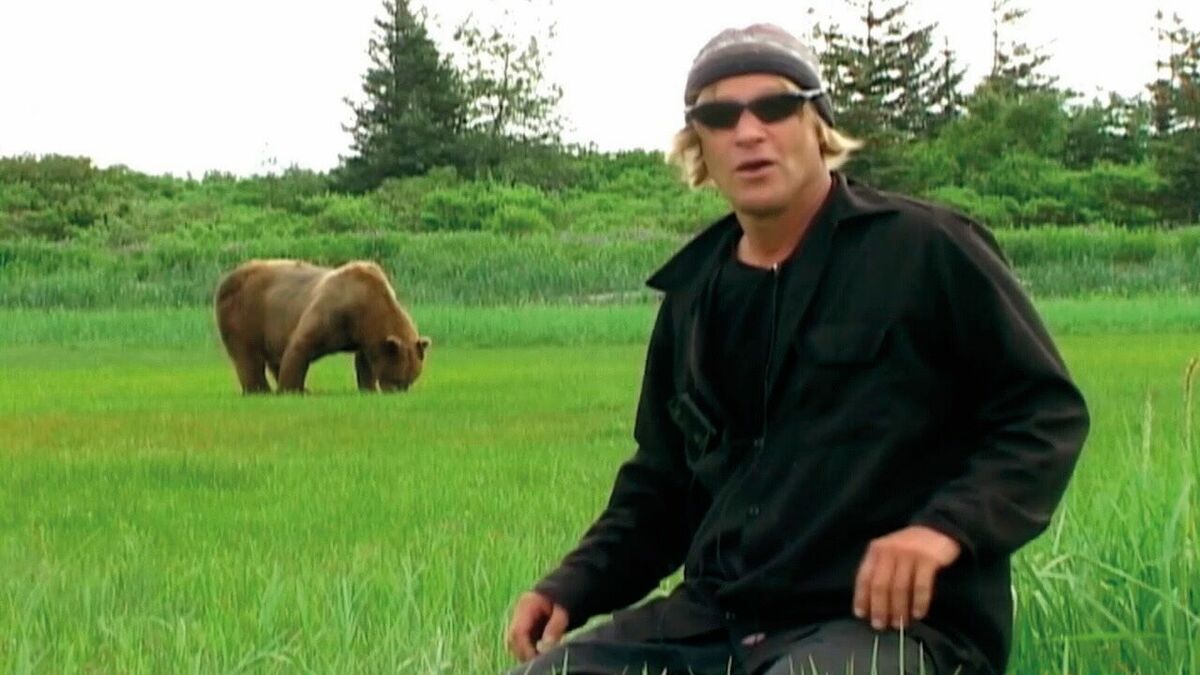 Timotijs Tredvels, kuru 2003. gadā liktenīgi saplosīja grizlilācis. Foto: Ekrānuzņēmums no "YouTube"