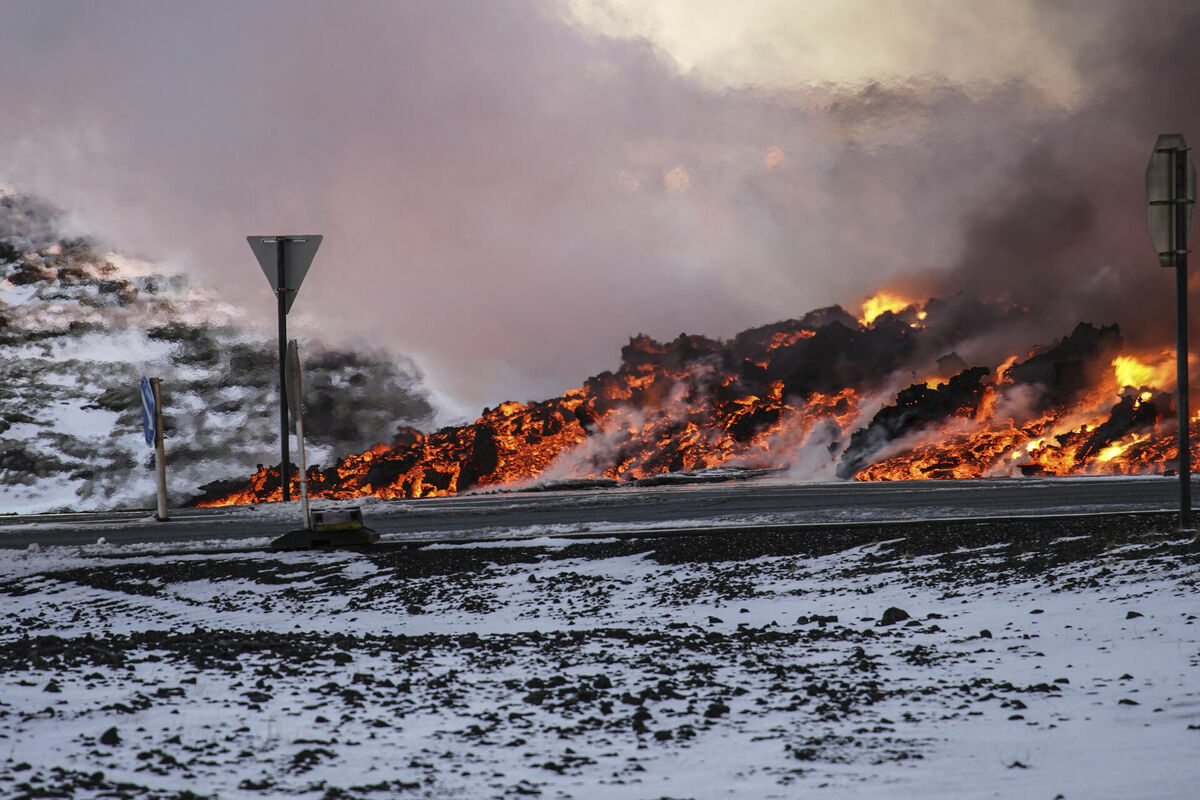 Vulkāna izvirdums Islandē. Foto: AP Photo /Marco Di Marco/Scanpix