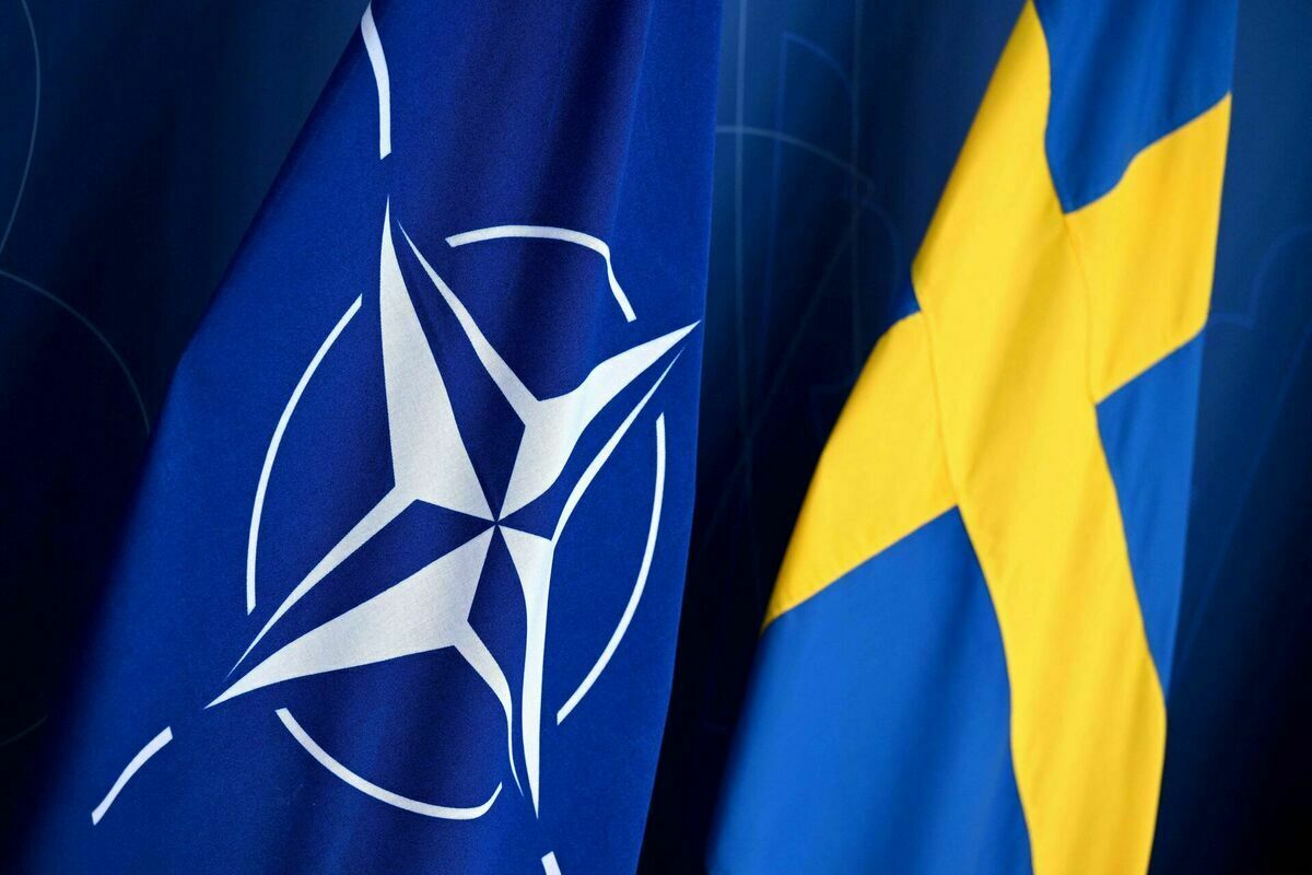NATO un Zviedrijas karogi. Foto: Jonathan NACKSTRAND / AFP / Scanpix