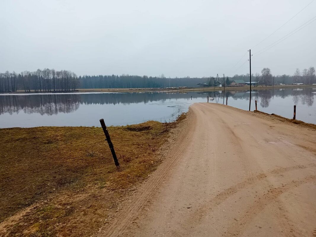 Applūdis pašvaldības ceļa DU08 posms Dzelmes - Krusts - Kokts, Dunavas pagastā. Foto: Jēkabpils novads/Facebook