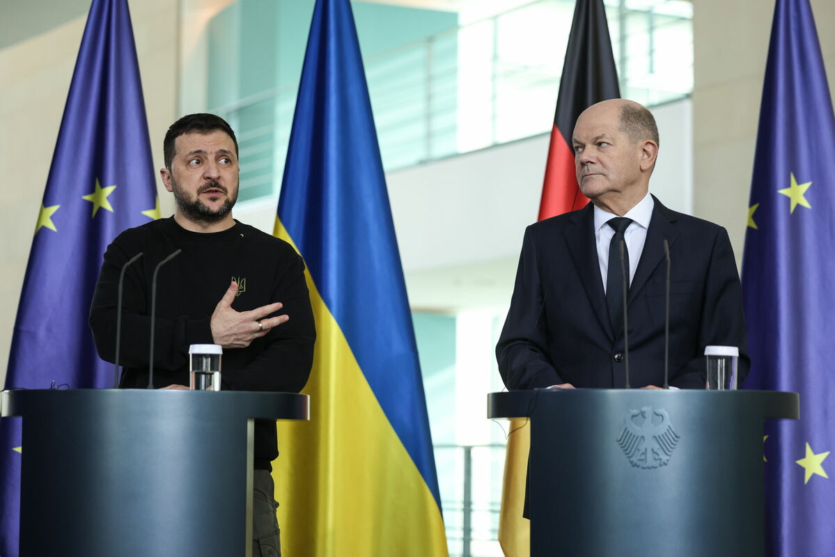 Ukrainas prezidents Volodimirs Zelenskis un Vācijas kanclers OIafs Šolcs. Foto: EPA/CLEMENS BILAN