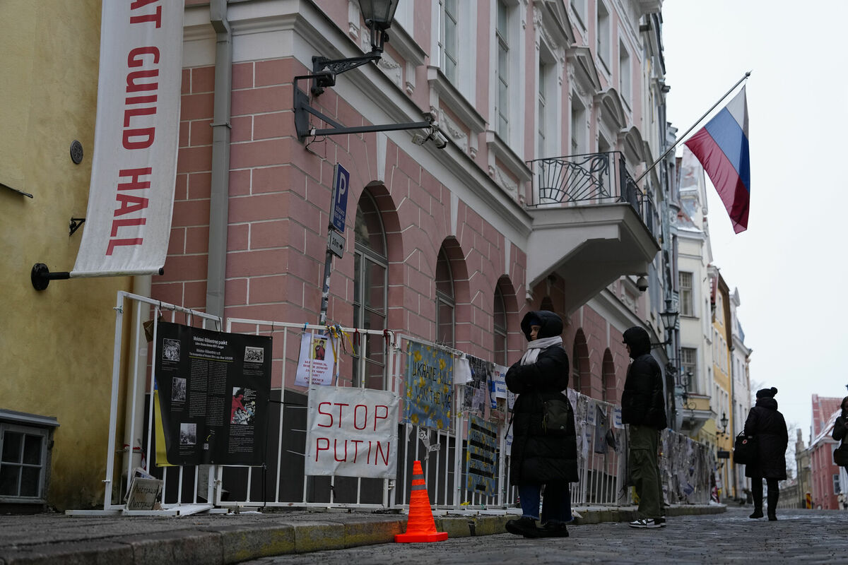 Krievijas vēstniecība Tallinā, Igaunijā. Foto: AP Photo/Pavel Golovkin