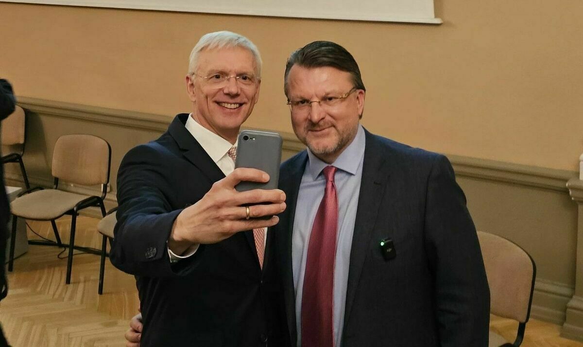 Politiskie pretinieki Krišjānis Kariņš un Ainārs Šlesers. Foto: x.com/@BaltaisPanda