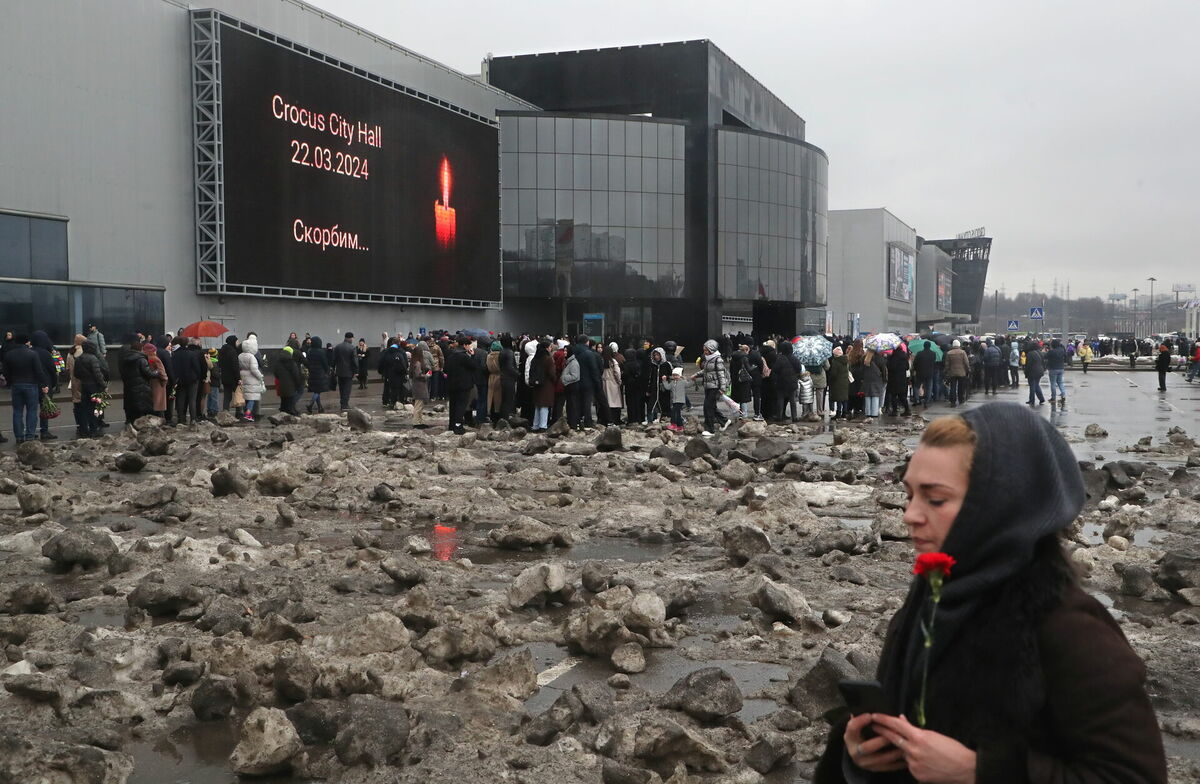 Nacionālā sēru diena par cietušajiem teroraktā "Crocus City Hall" Krievijā. Foto: EPA/MAXIM SHIPENKOV