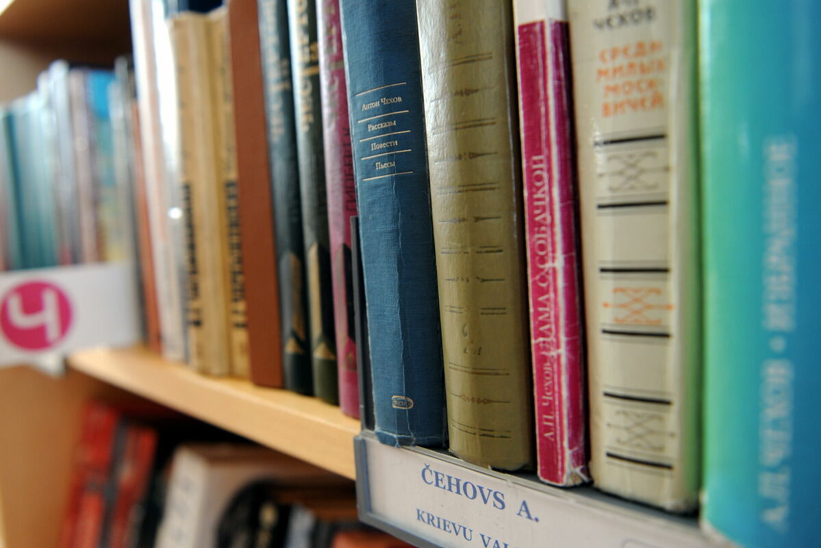 Grāmatas krievu valodā Rīgas Centrālajā bibliotēkā. Foto: Ieva Lūka/LETA