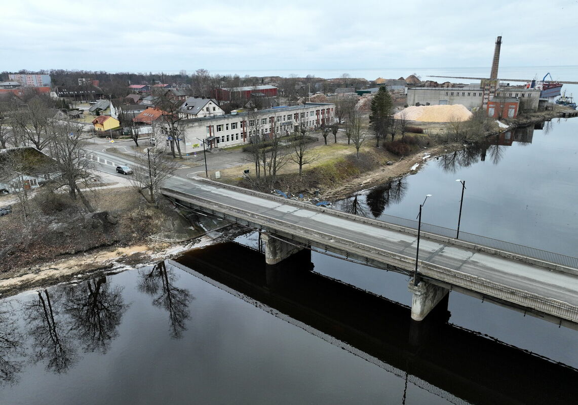 Tilts pār Salacu Salacgrīvā. Foto: Kaspars Nordens/LETA