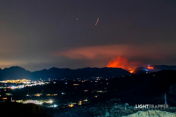 Spānijas austrumos plosās plašs meža ugunsgrēks. Foto: Ekrānuzņēmums/X